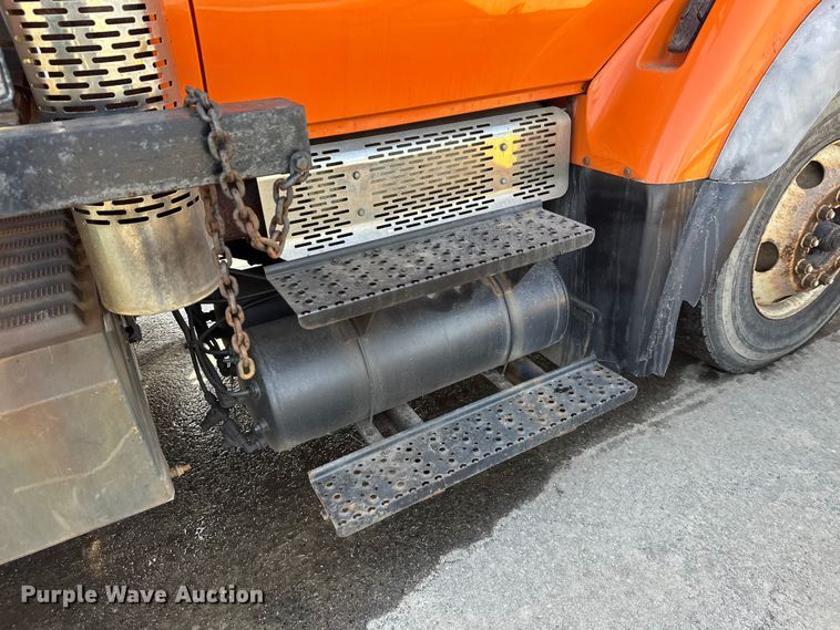 image for item FK0038 2006 International 7400 dump truck