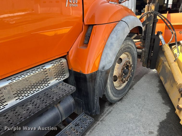 image for item FK0038 2006 International 7400 dump truck