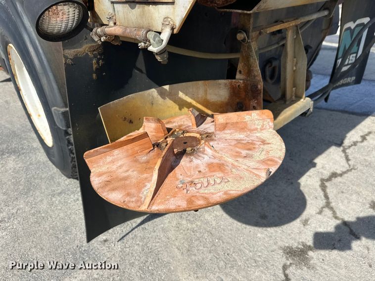 image for item FK0038 2006 International 7400 dump truck