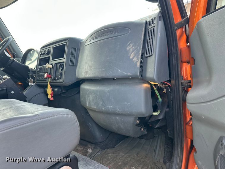 image for item FK0038 2006 International 7400 dump truck