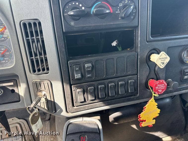 image for item FK0038 2006 International 7400 dump truck