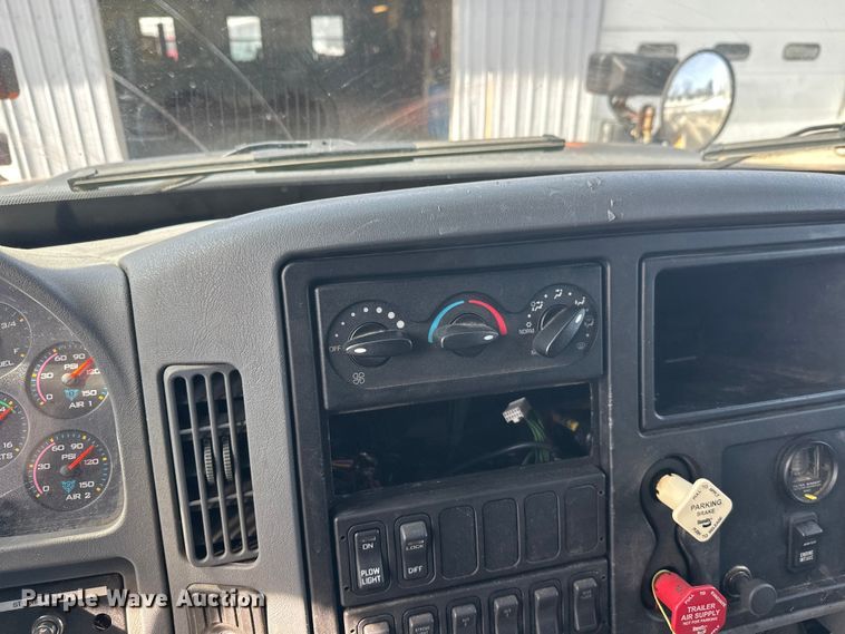 image for item FK0038 2006 International 7400 dump truck