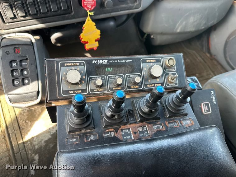 image for item FK0038 2006 International 7400 dump truck