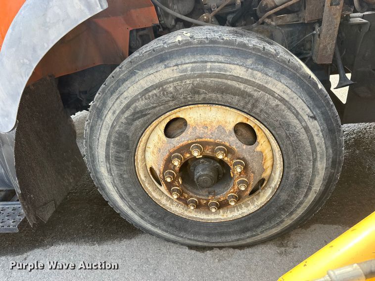 image for item FK0038 2006 International 7400 dump truck