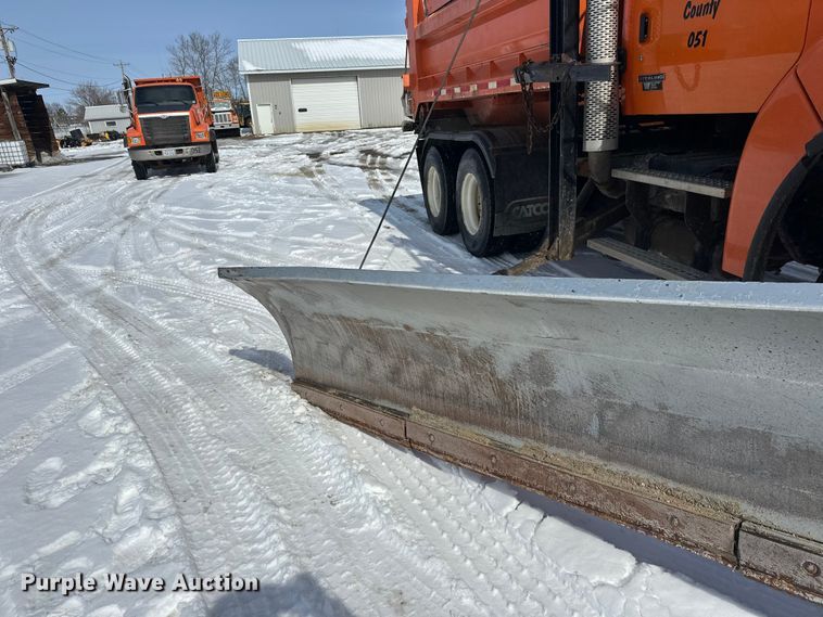 image for item FK0040 2005 Sterling L9500 dump truck