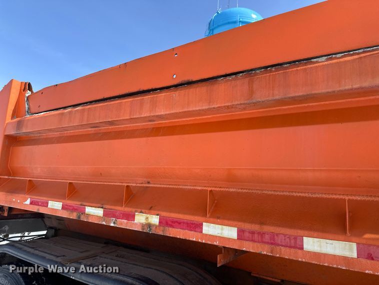 image for item FK0040 2005 Sterling L9500 dump truck