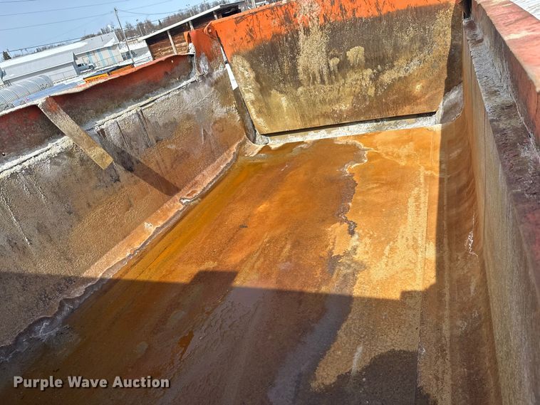 image for item FK0040 2005 Sterling L9500 dump truck