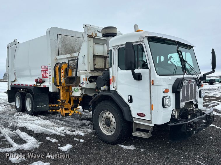 image for item FK0060 2020 Peterbilt 520 refuse truck