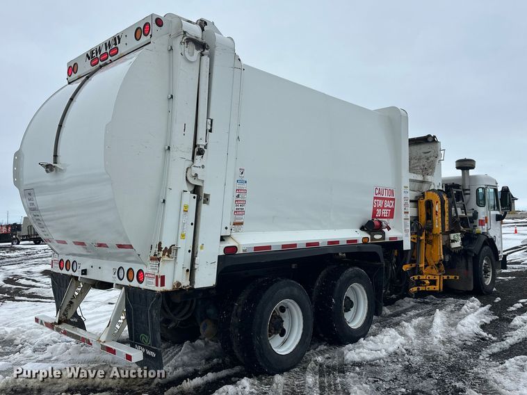 image for item FK0060 2020 Peterbilt 520 refuse truck
