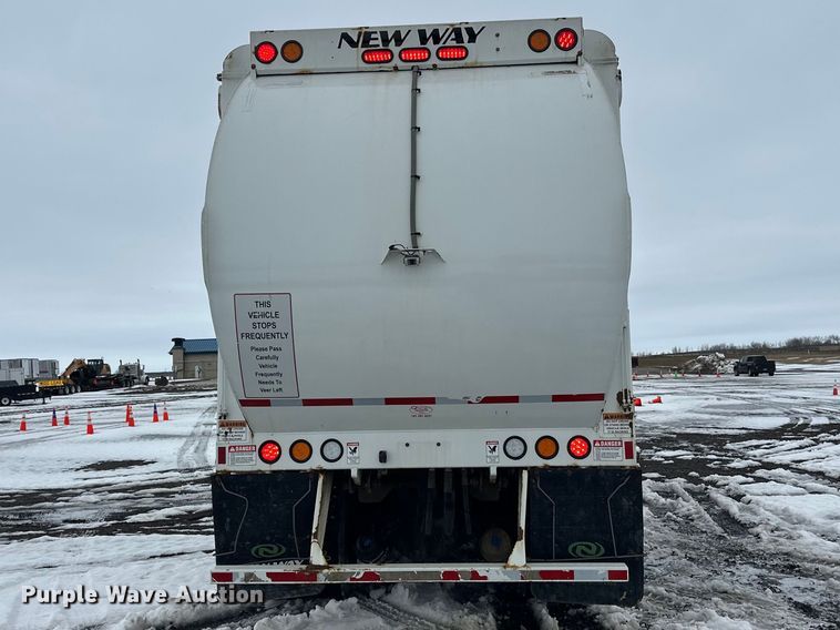 image for item FK0060 2020 Peterbilt 520 refuse truck