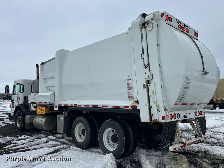 image for item FK0060 2020 Peterbilt 520 refuse truck