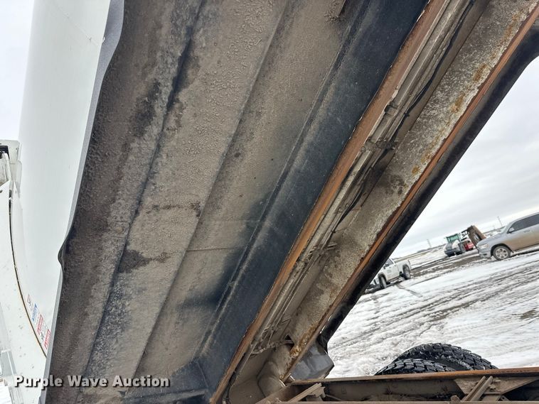 image for item FK0060 2020 Peterbilt 520 refuse truck