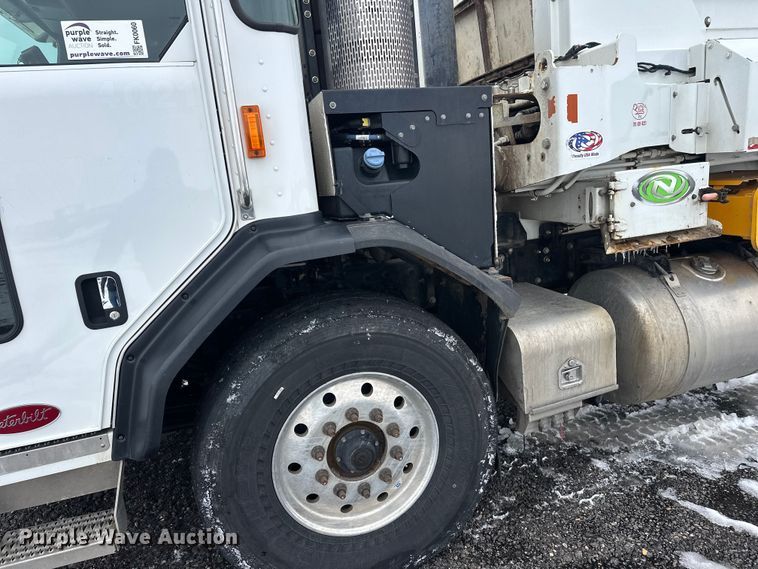 image for item FK0060 2020 Peterbilt 520 refuse truck