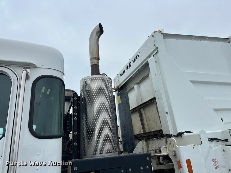 image for item FK0060 2020 Peterbilt 520 refuse truck