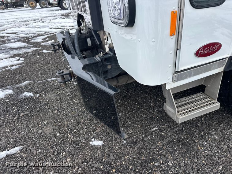 image for item FK0060 2020 Peterbilt 520 refuse truck