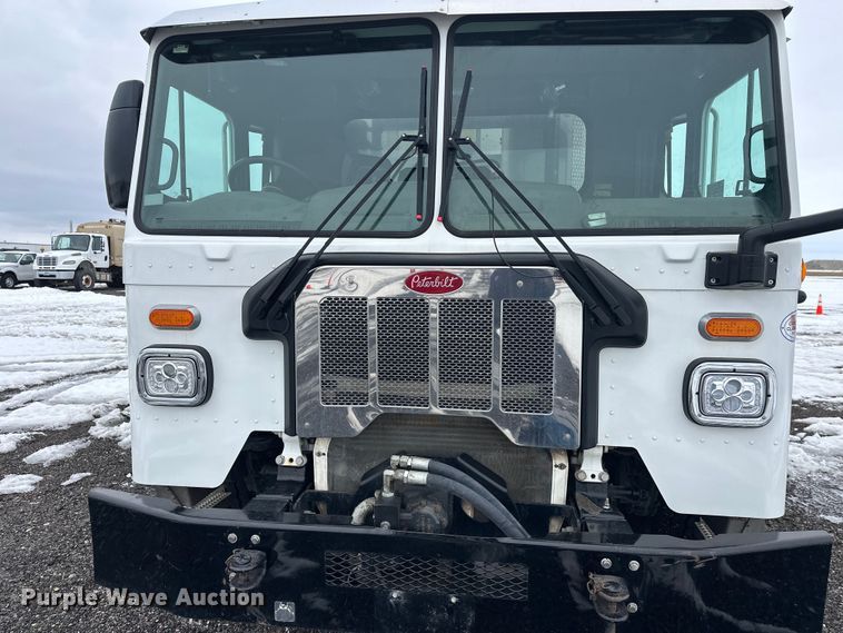 image for item FK0060 2020 Peterbilt 520 refuse truck