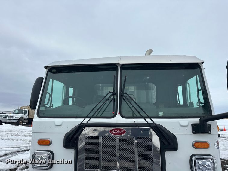 image for item FK0060 2020 Peterbilt 520 refuse truck