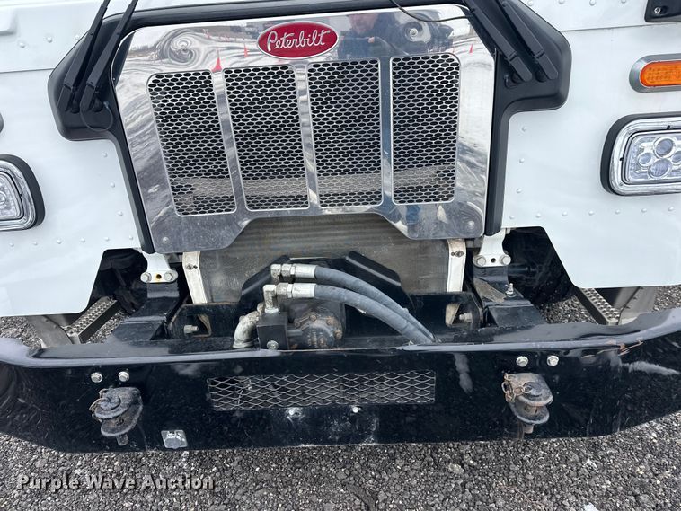 image for item FK0060 2020 Peterbilt 520 refuse truck