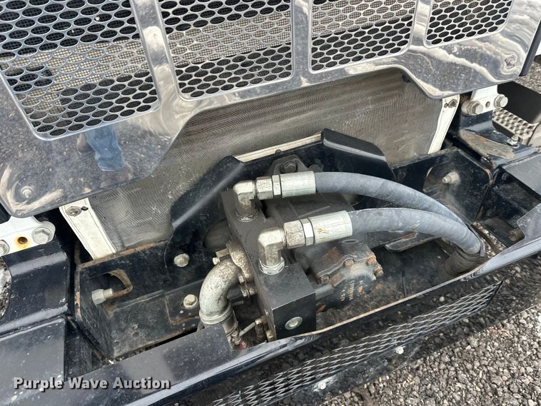 image for item FK0060 2020 Peterbilt 520 refuse truck