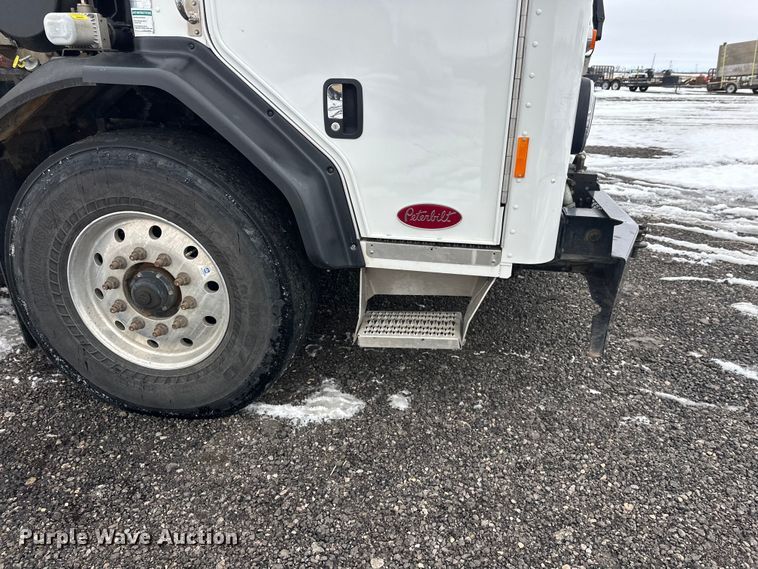 image for item FK0060 2020 Peterbilt 520 refuse truck