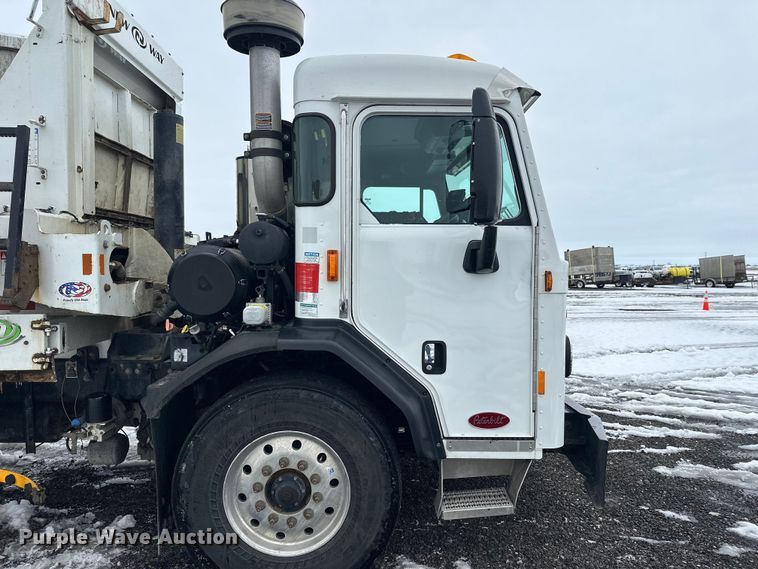 image for item FK0060 2020 Peterbilt 520 refuse truck