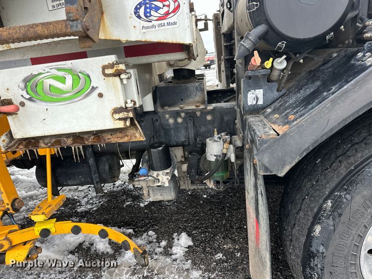 image for item FK0060 2020 Peterbilt 520 refuse truck