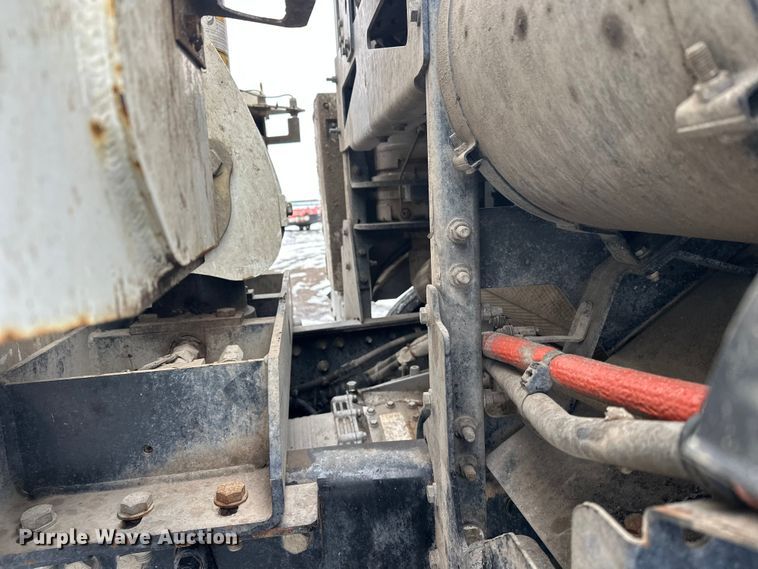 image for item FK0060 2020 Peterbilt 520 refuse truck