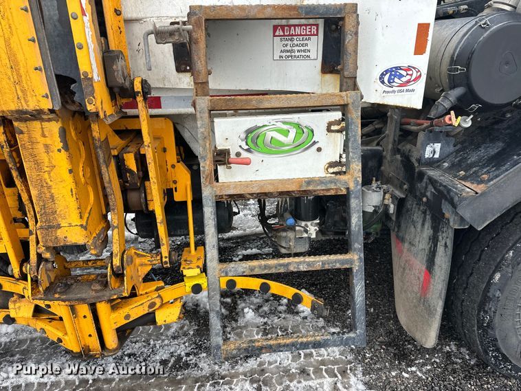 image for item FK0060 2020 Peterbilt 520 refuse truck