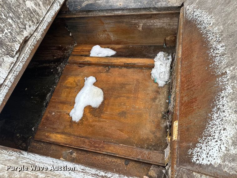 image for item FK0060 2020 Peterbilt 520 refuse truck