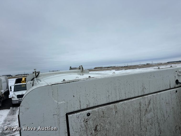 image for item FK0060 2020 Peterbilt 520 refuse truck