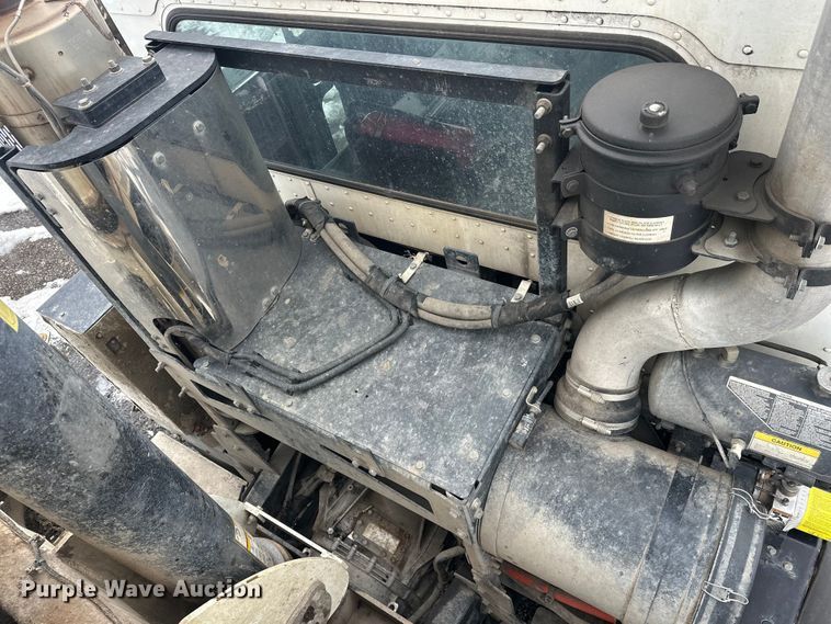 image for item FK0060 2020 Peterbilt 520 refuse truck