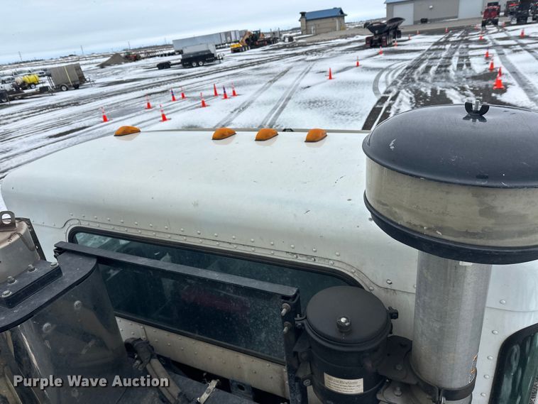 image for item FK0060 2020 Peterbilt 520 refuse truck