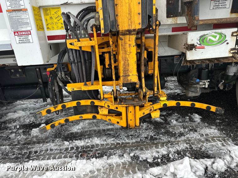 image for item FK0060 2020 Peterbilt 520 refuse truck