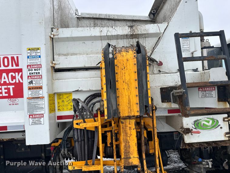 image for item FK0060 2020 Peterbilt 520 refuse truck