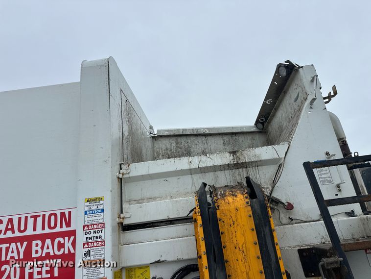 image for item FK0060 2020 Peterbilt 520 refuse truck