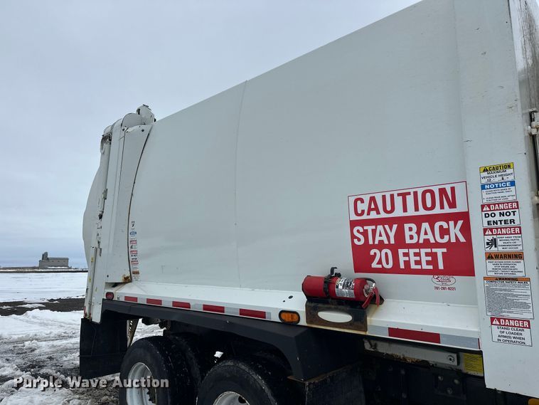 image for item FK0060 2020 Peterbilt 520 refuse truck