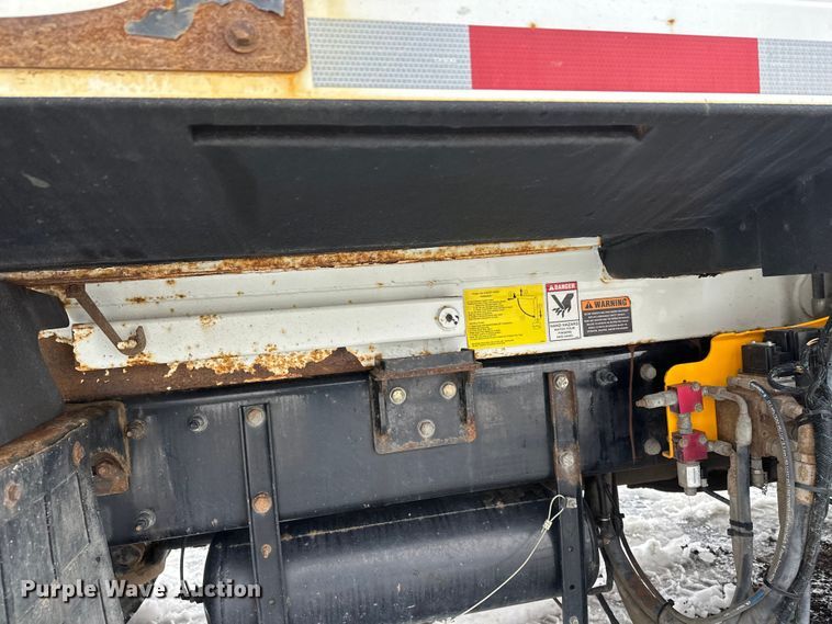 image for item FK0060 2020 Peterbilt 520 refuse truck