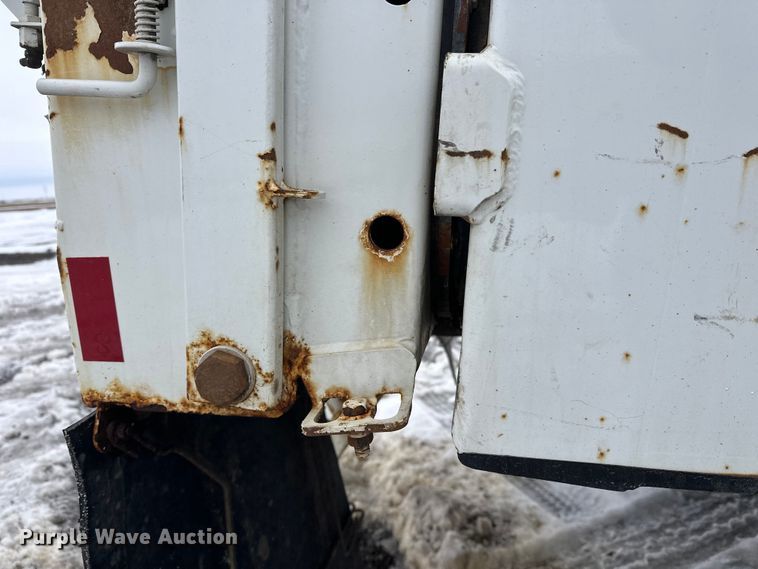 image for item FK0060 2020 Peterbilt 520 refuse truck