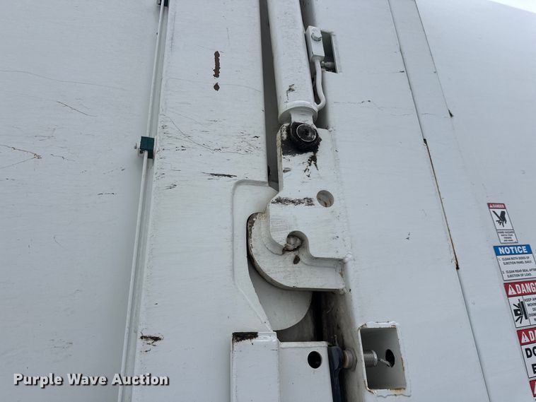 image for item FK0060 2020 Peterbilt 520 refuse truck