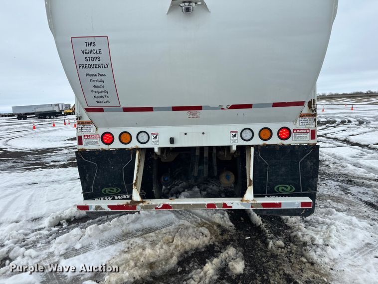 image for item FK0060 2020 Peterbilt 520 refuse truck