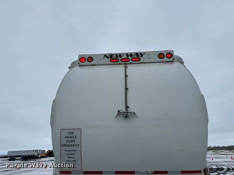 image for item FK0060 2020 Peterbilt 520 refuse truck