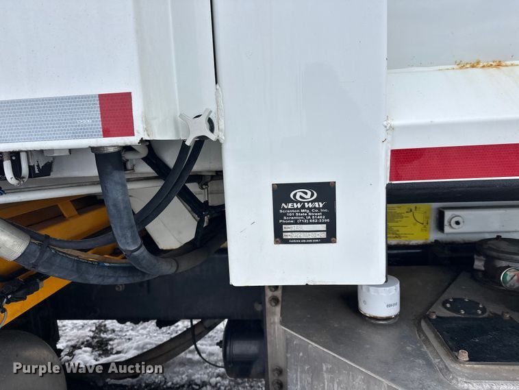 image for item FK0060 2020 Peterbilt 520 refuse truck