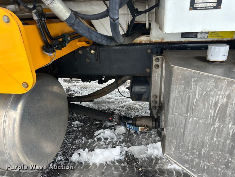 image for item FK0060 2020 Peterbilt 520 refuse truck