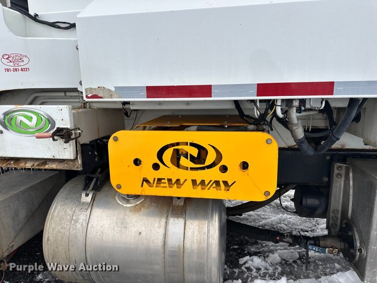 image for item FK0060 2020 Peterbilt 520 refuse truck