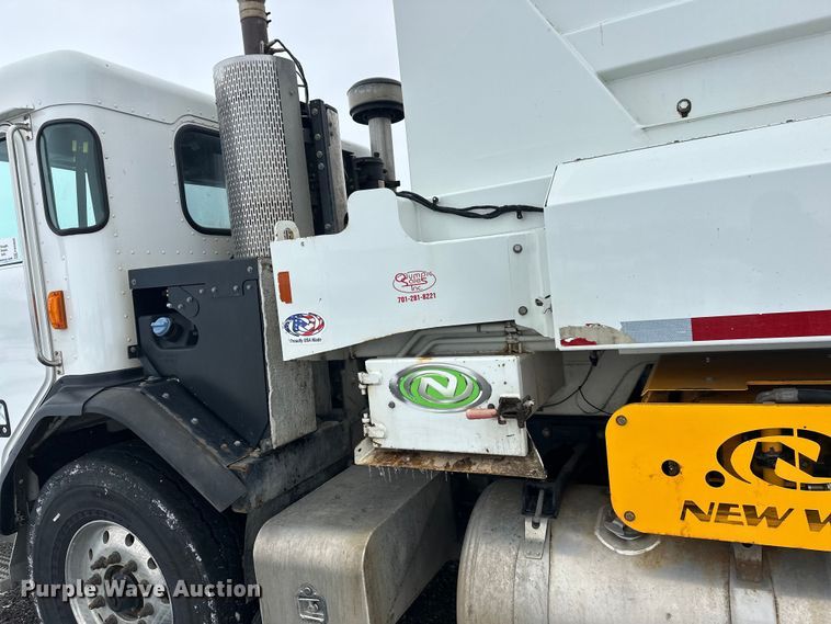 image for item FK0060 2020 Peterbilt 520 refuse truck