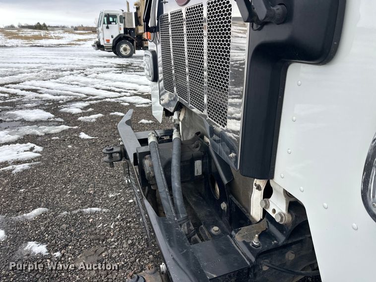 image for item FK0060 2020 Peterbilt 520 refuse truck