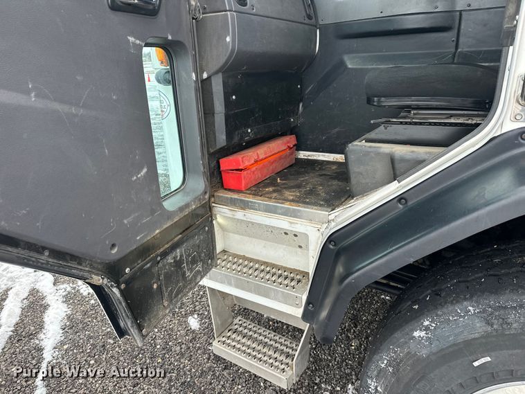 image for item FK0060 2020 Peterbilt 520 refuse truck