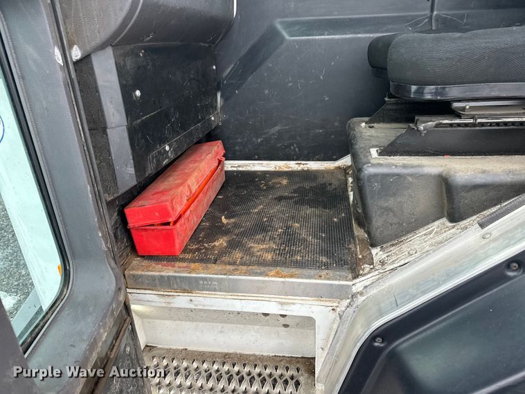 image for item FK0060 2020 Peterbilt 520 refuse truck