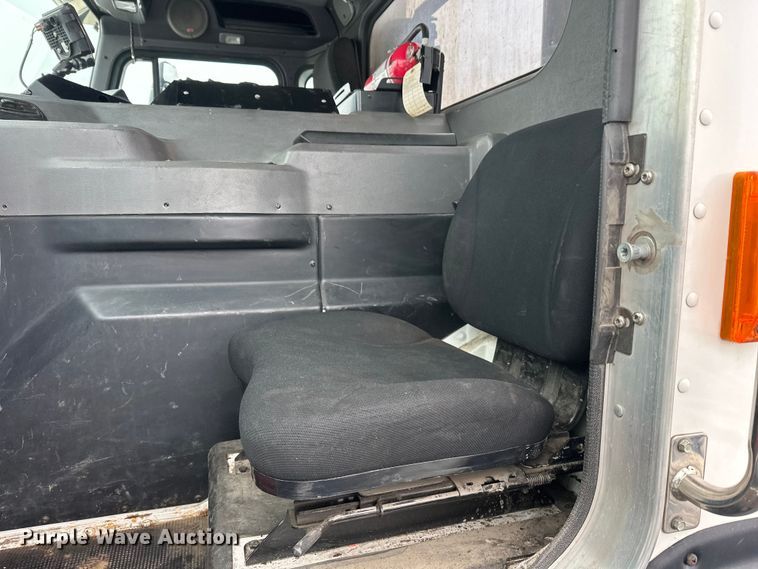 image for item FK0060 2020 Peterbilt 520 refuse truck