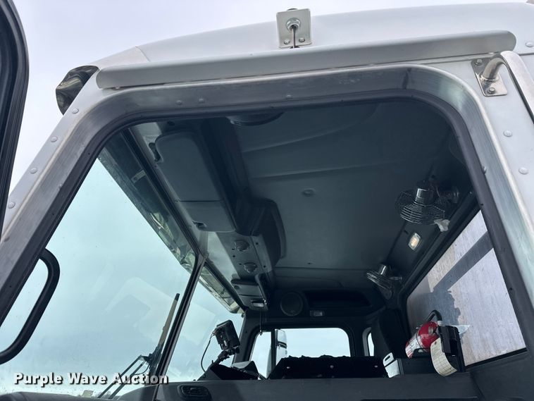 image for item FK0060 2020 Peterbilt 520 refuse truck